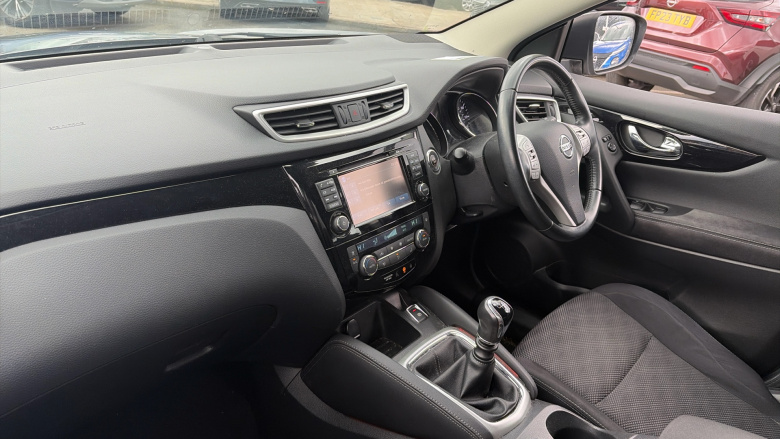 Nissan Qashqai 1.2 DiG-T N-Connecta 5dr Petrol Hatchback